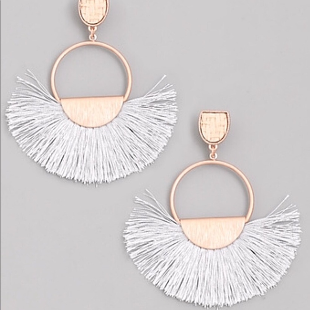 Coco | textured gray circle threaded earrings - Picture 2 of 5